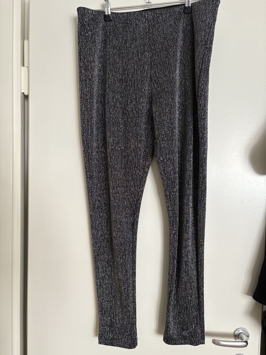 C&A Pantaloni: Glitzer Hose Gr.XL – Nuovo (secondo la descrizione) da Münchenstein venduto da cyoni