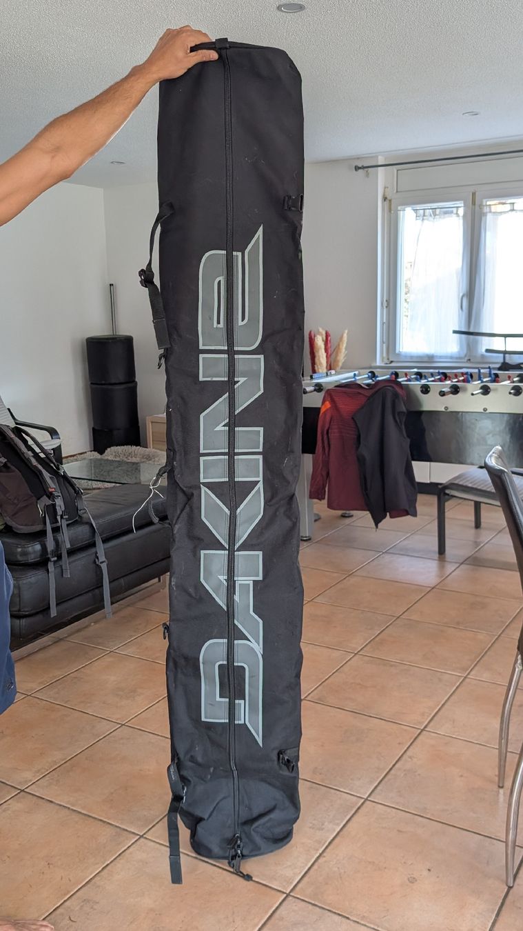 Dakine Sacs: Housse de snowboard Dakine 165cm – D'occasion à Riaz par ptorres