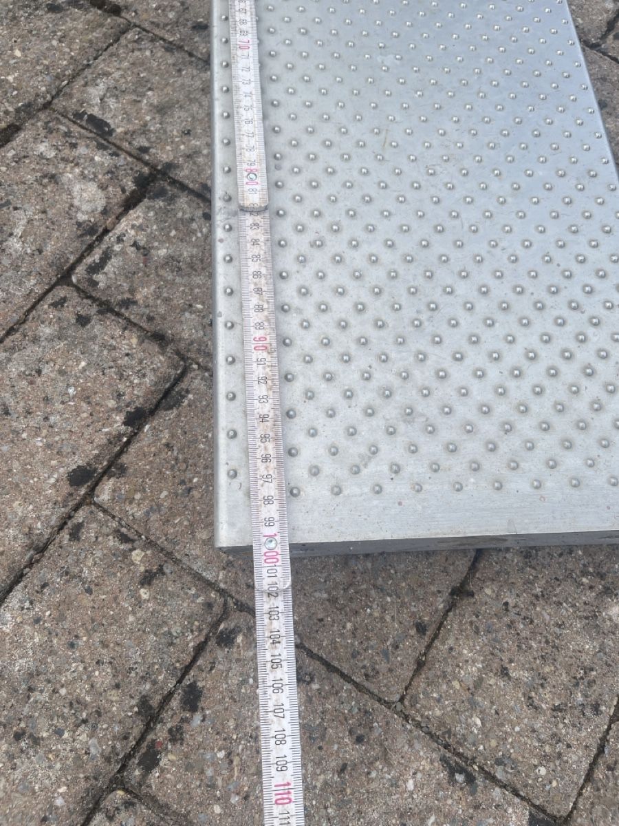 Escaliers: Treppenstufen aus Alu – D'occasion à Aarberg par Markuswalter 1