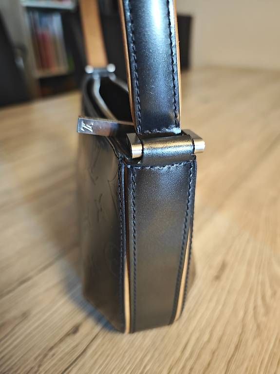 Louis Vuitton Borse: Louis Vuitton Fowler en cuir Monogram Mat gris – Usato da Neuchâtel venduto da caromaon 2