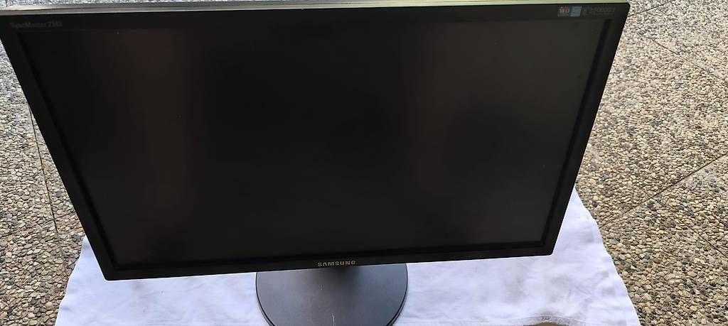 Monitor: Monitor LCD 23" Samsung – Usato da Curio venduto da myRicardo01 1