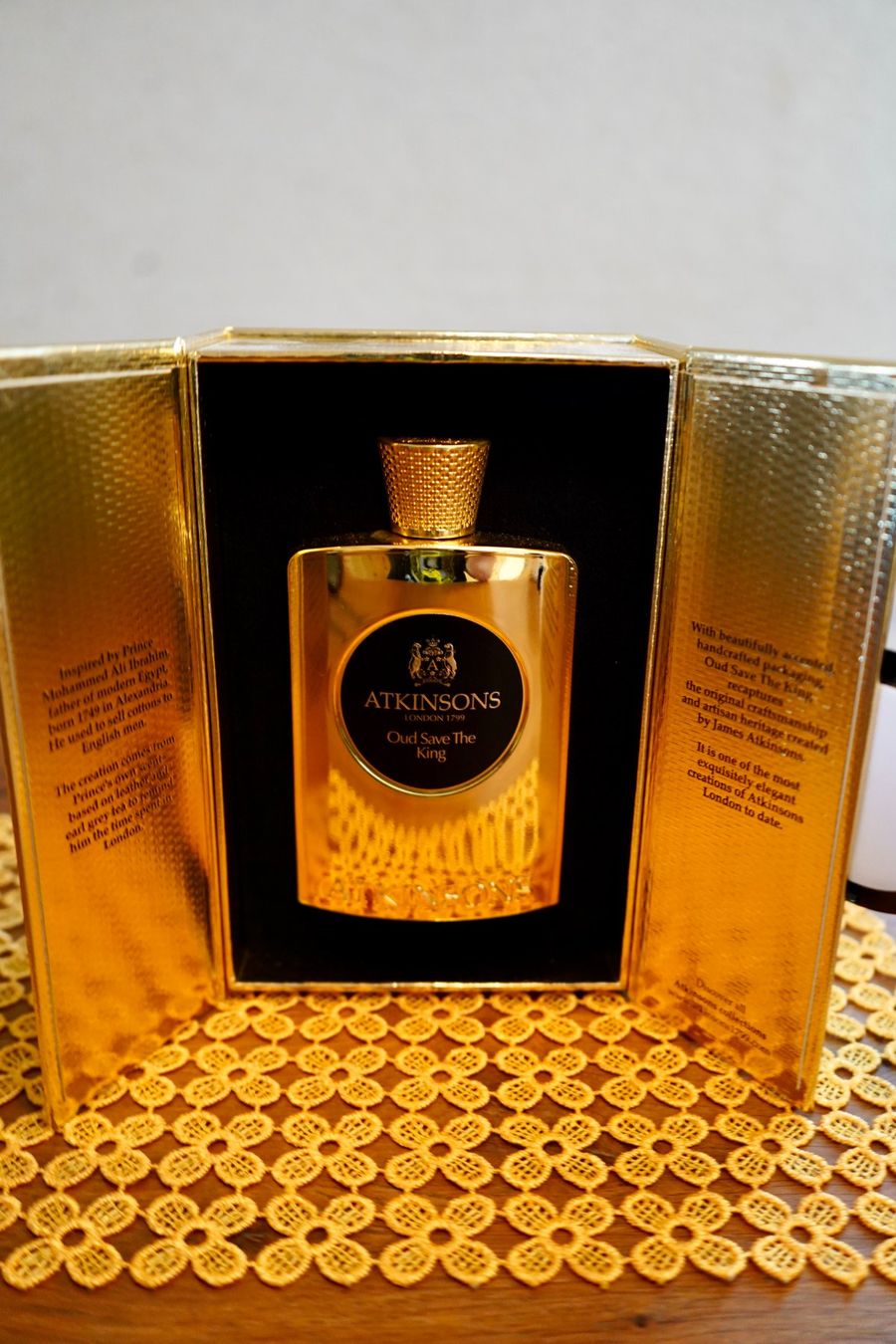 Atkinsons Profumi & Eau de Toilette: Atkinsons Oud Save The King Parfum – Usato da Einigen venduto da ScentSational 2