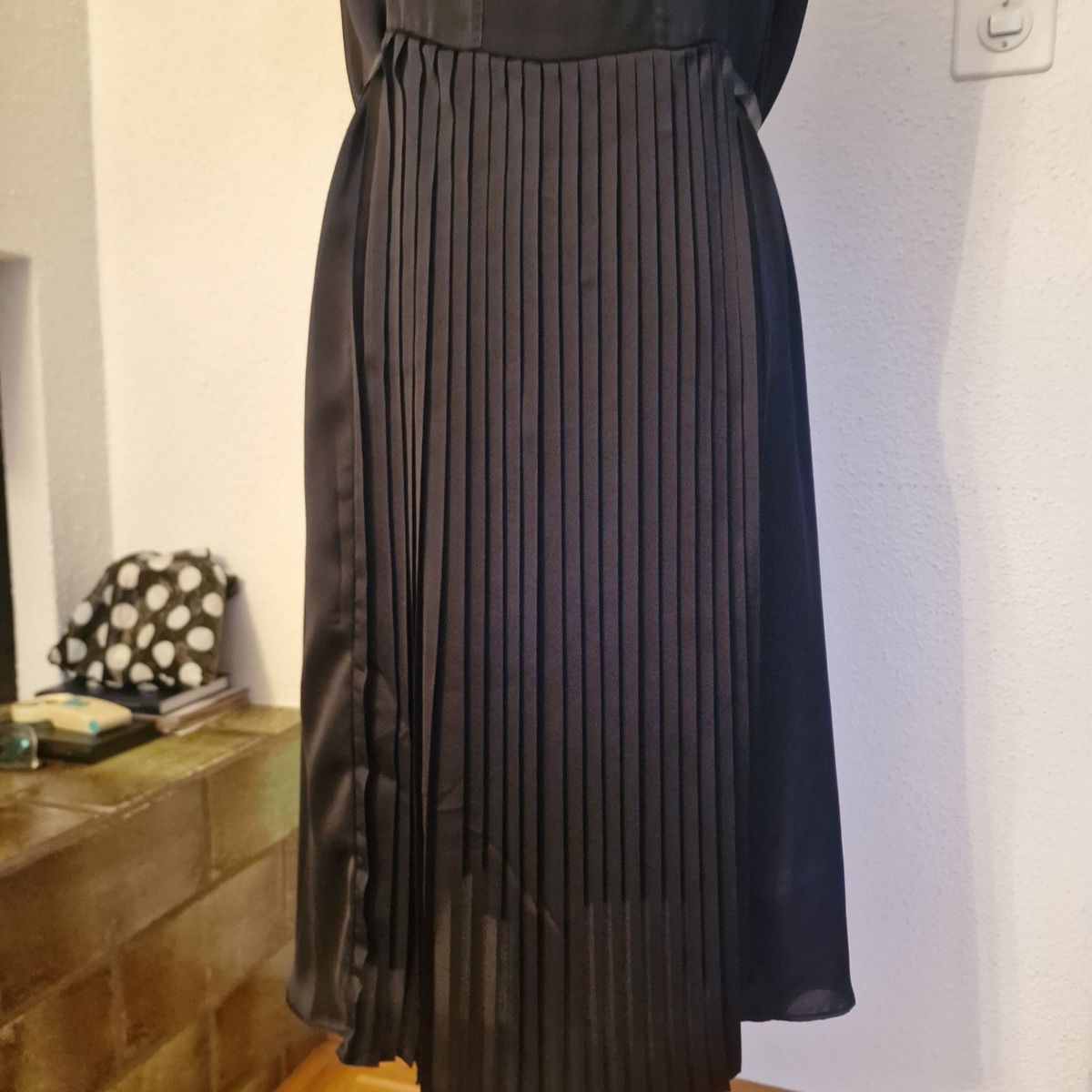 Cos Vestiti: COS Sommer Kleid Neu gr.40 – Nuovo (secondo la descrizione) da St. Gallen venduto da mania03 3