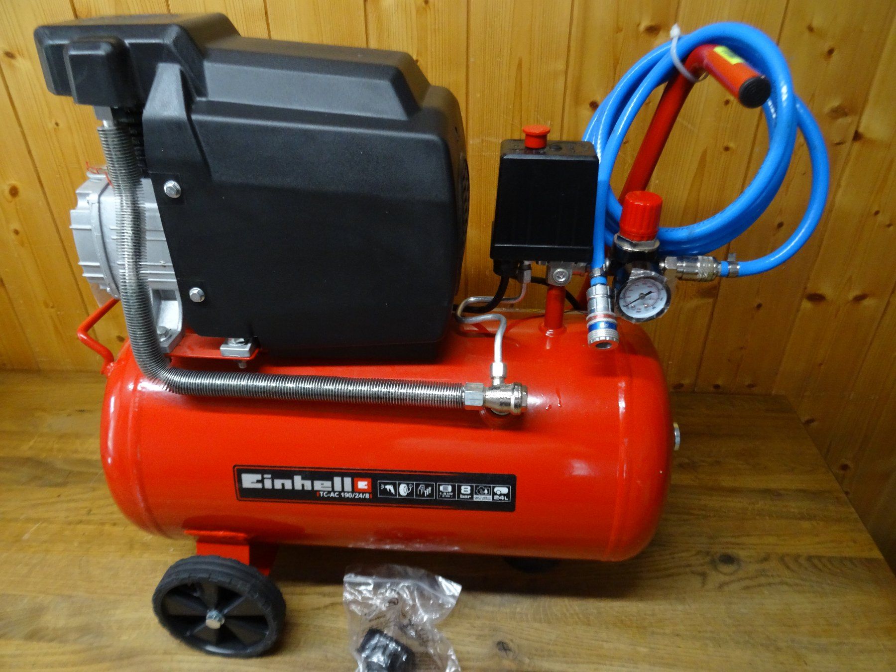Toutes les machines: Sandstrahlkabine Pemateco, mit Kompressor Einhell alles neu – D'occasion à Lungern par madachsa 5