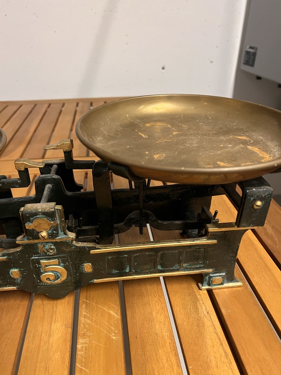 Tous les outils: Antique Scale Brass Pans Cast Iron Frame – D'occasion à Luzern par TIsabel 2