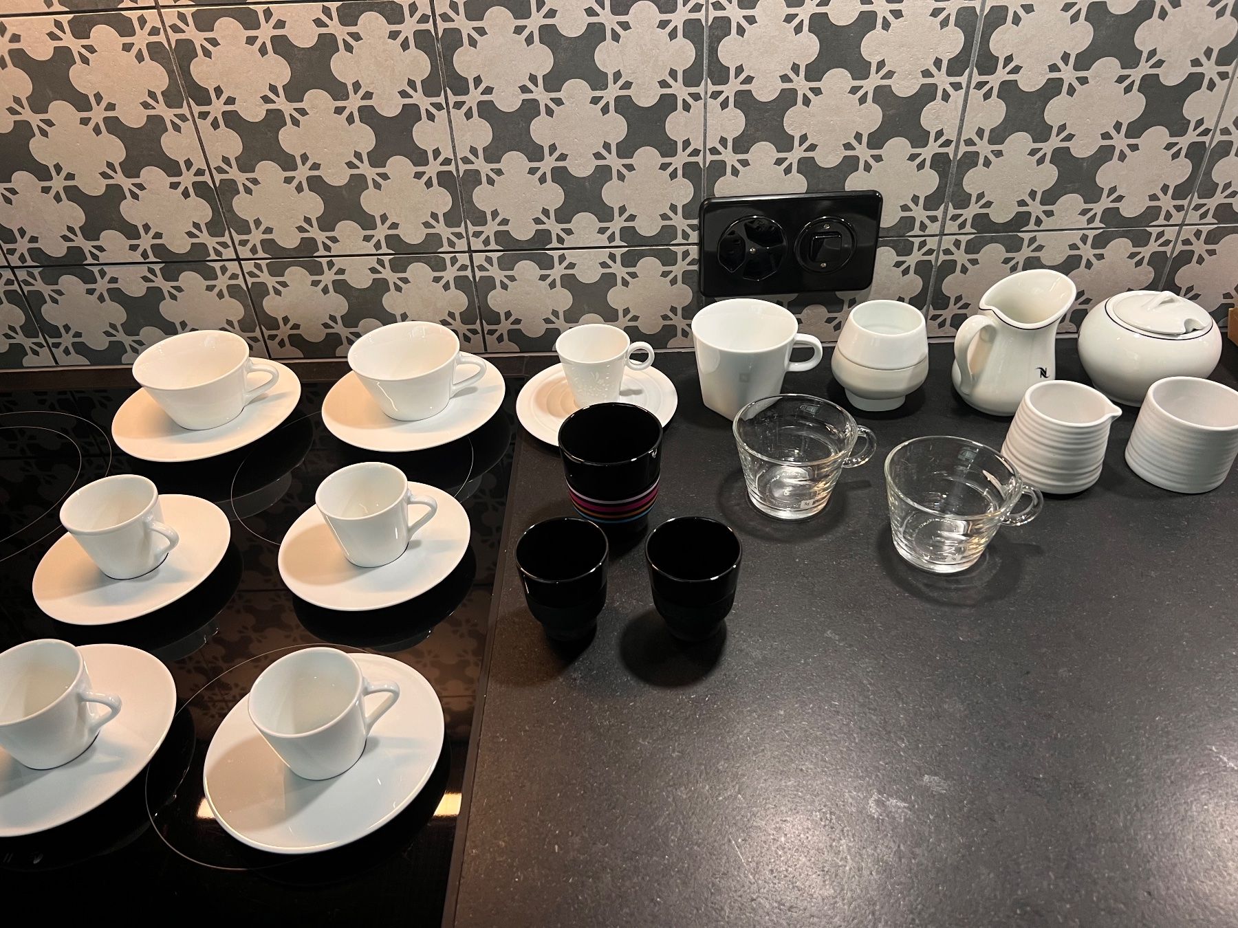 Set di piatti: NESPRESSO cup collection – Nuovo (secondo la descrizione) da Lausanne venduto da NYC67
