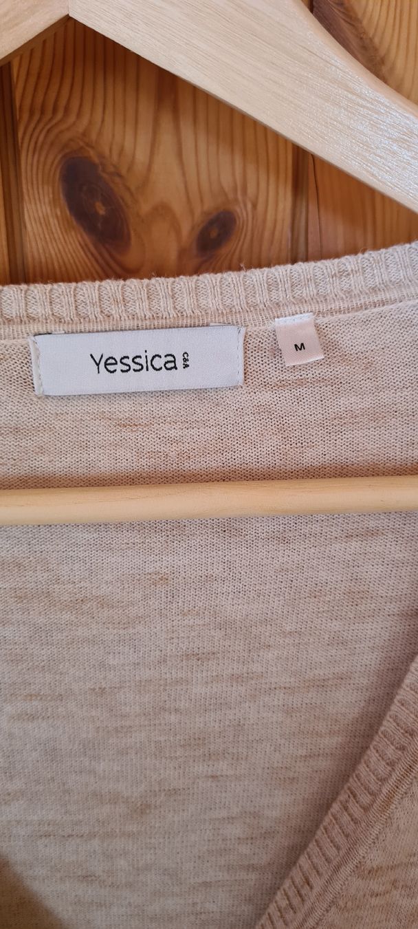Vestes: Strickjäckli – D'occasion à Davos Frauenkirch par Cluetsch 1