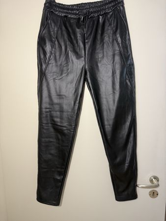 Kunstleder Hose schwarz Grösse M gefüttert, kaum getragen