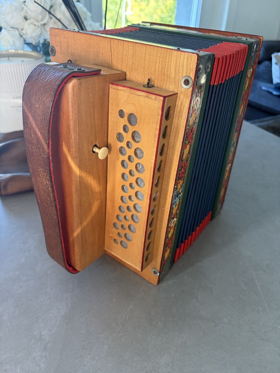 Eichhorn Musikinstrumente: Accordéon A. Eichhorn U. Söhne – Gebraucht aus Estavayer le lac von Preston15 3