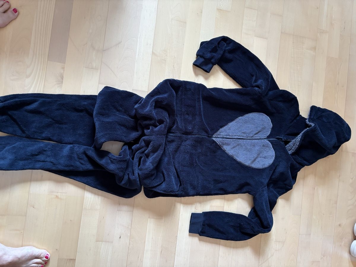 Jumpsuits: Flauschiger Jumpsuit  – Gebraucht aus Kesswil von Branca-01 2