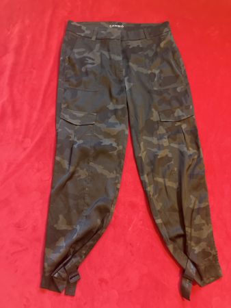 Damenhose Cambio Camouflage Muster mit Riemen Grösse 36