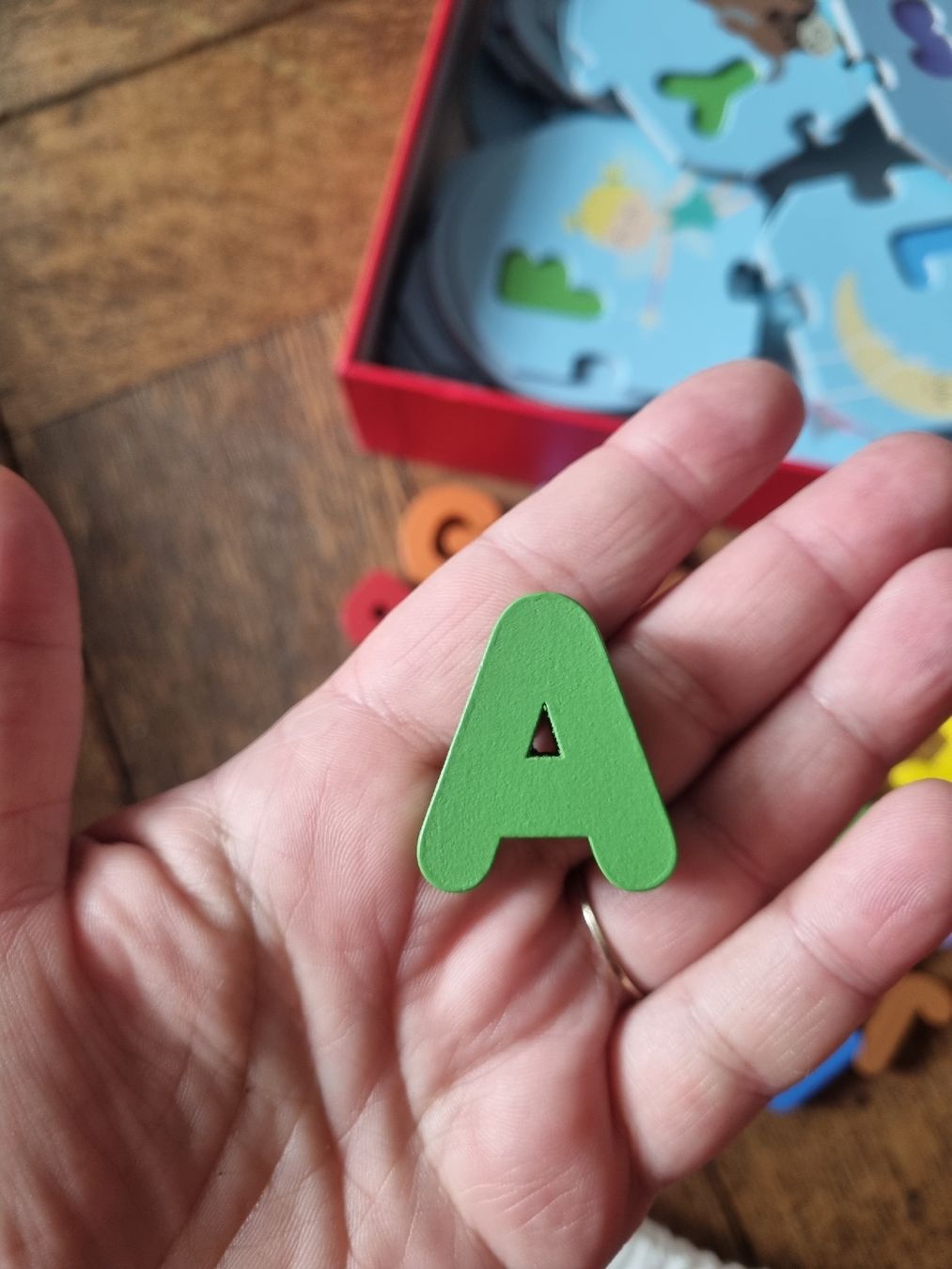 Janod Puzzle: Puzzle alphabet Janod complet, 28 pièces, dès 3 ans. – Usato da Fribourg venduto da jarmilka 6