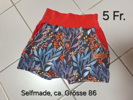 Selfmade kurze Hose, etwa Grösse 86