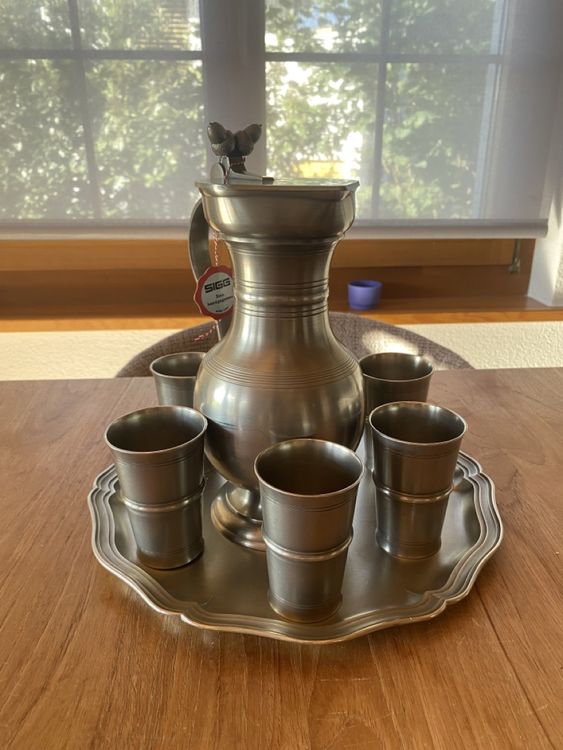 Miniatur Becher & Teller Set 'Stechpalme' – 1:12 Maßstab, 4-teilig, Metall, Für Puppenhaus