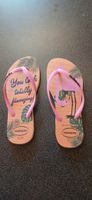 Tongues,sandales,nus pieds