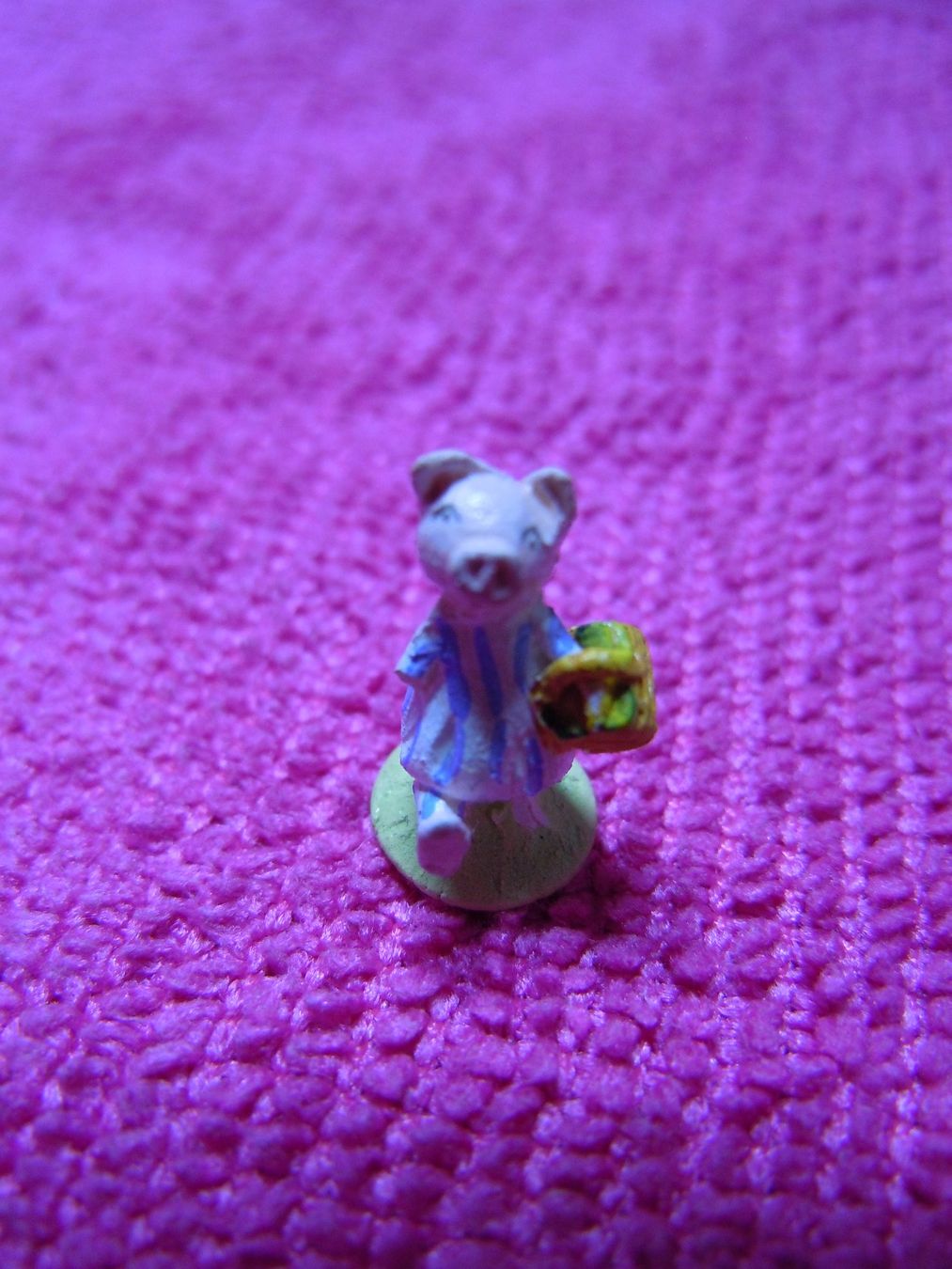 Statuette: Kleines Handbemaltes Schwein 1 cm – Usato da Luzern venduto da Baumli1