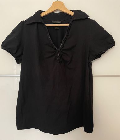 T-Shirt schwarz mit V-Ausschnitt, Grösse 14/16 (= 44/46)
