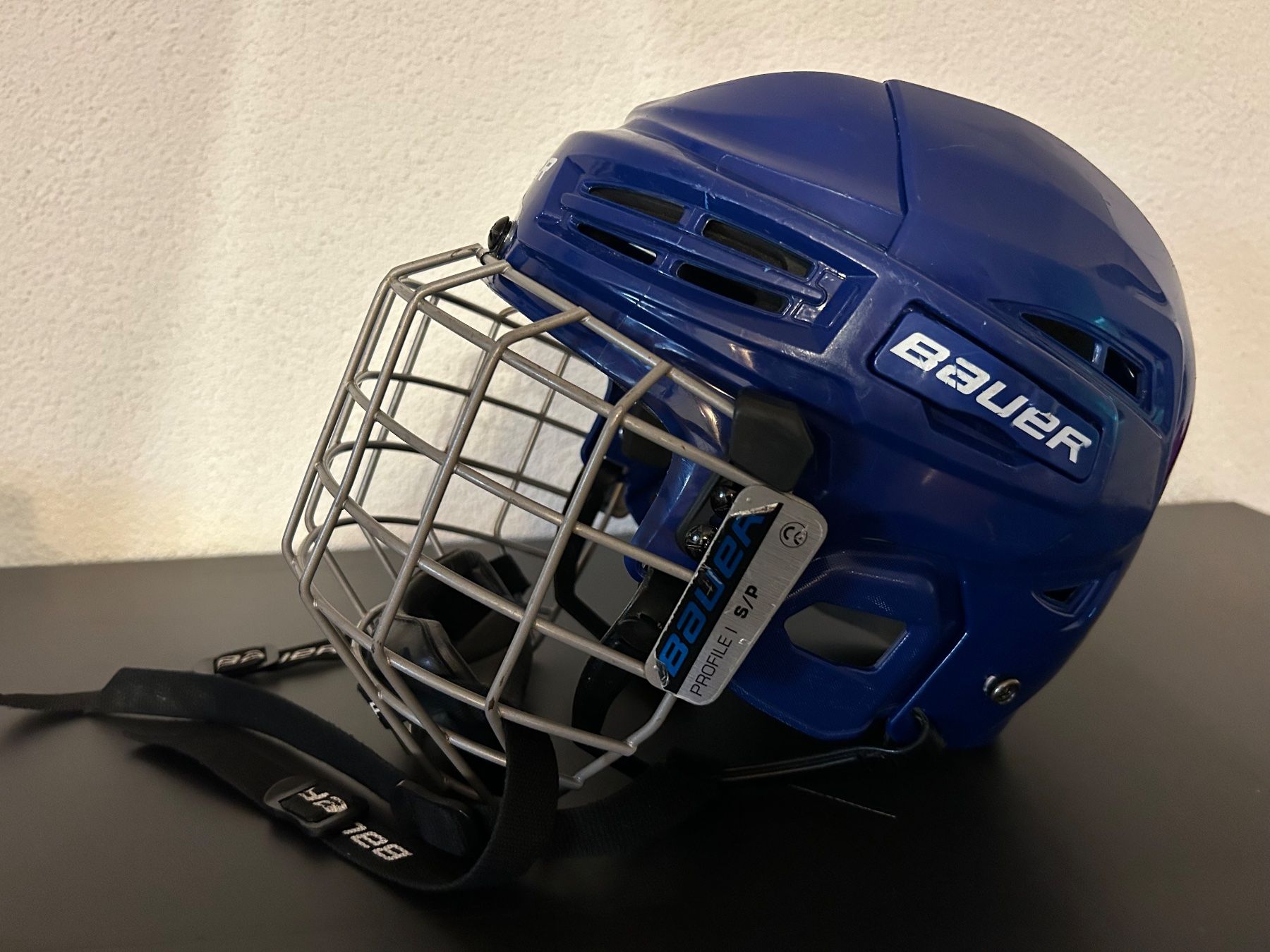 Bauer Caschi: Bauer Eishockeyhelm Gr. S 52-57 cm – Usato da Lütisburg venduto da Gizmo02