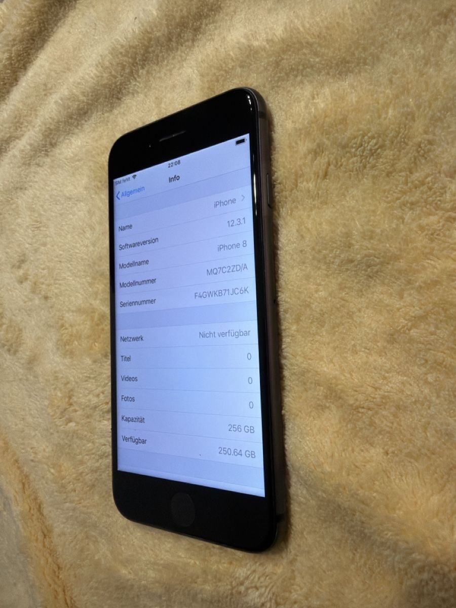 Apple Telefoni cellulari / Smartphones: iPhone 8 / Schwarz / 256Gb / TOP / H7 – Usato da Arbon venduto da BaX_94