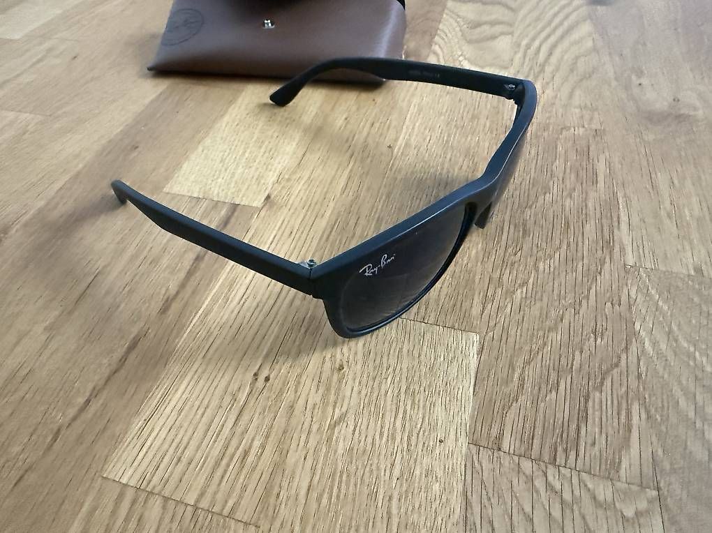 Ray-Ban Occhiali & Lenti: Ray-Ban Sonnenbrille mit Etui – Usato da Schaffhausen venduto da Goni17 1