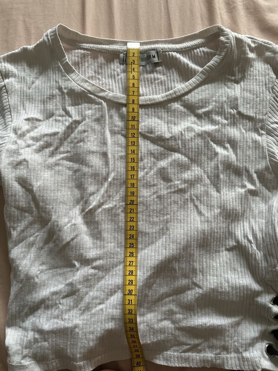 Blusen, T-Shirts & Tops: Weisses crop-top – Gebraucht aus Schnottwil von sml_29t8 1