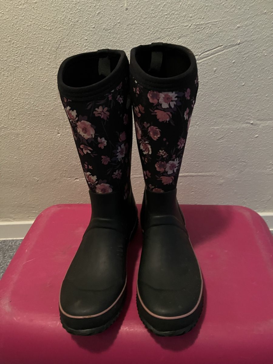 Damenschuhe: Gummistiefel Rosenmuster – Gebraucht aus Wiggen von Zauber_fee