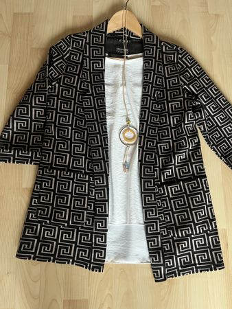 Blazer Gr. S mit Muster + Top mit Spitze, S