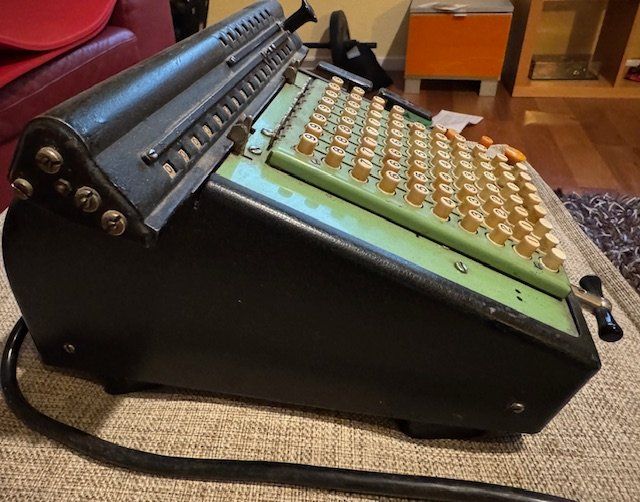 Tutte le macchine: Monroe 100-135 Volt elektrische Rechenmaschine – Usato da Bergdietikon venduto da Alter50 3