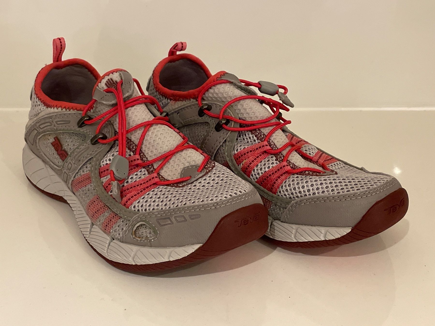Teva Scarpe da donna: TEVA Sneaker / Funktionsschuhe Gr. 39 – Usato da Frasnacht venduto da GracyStore