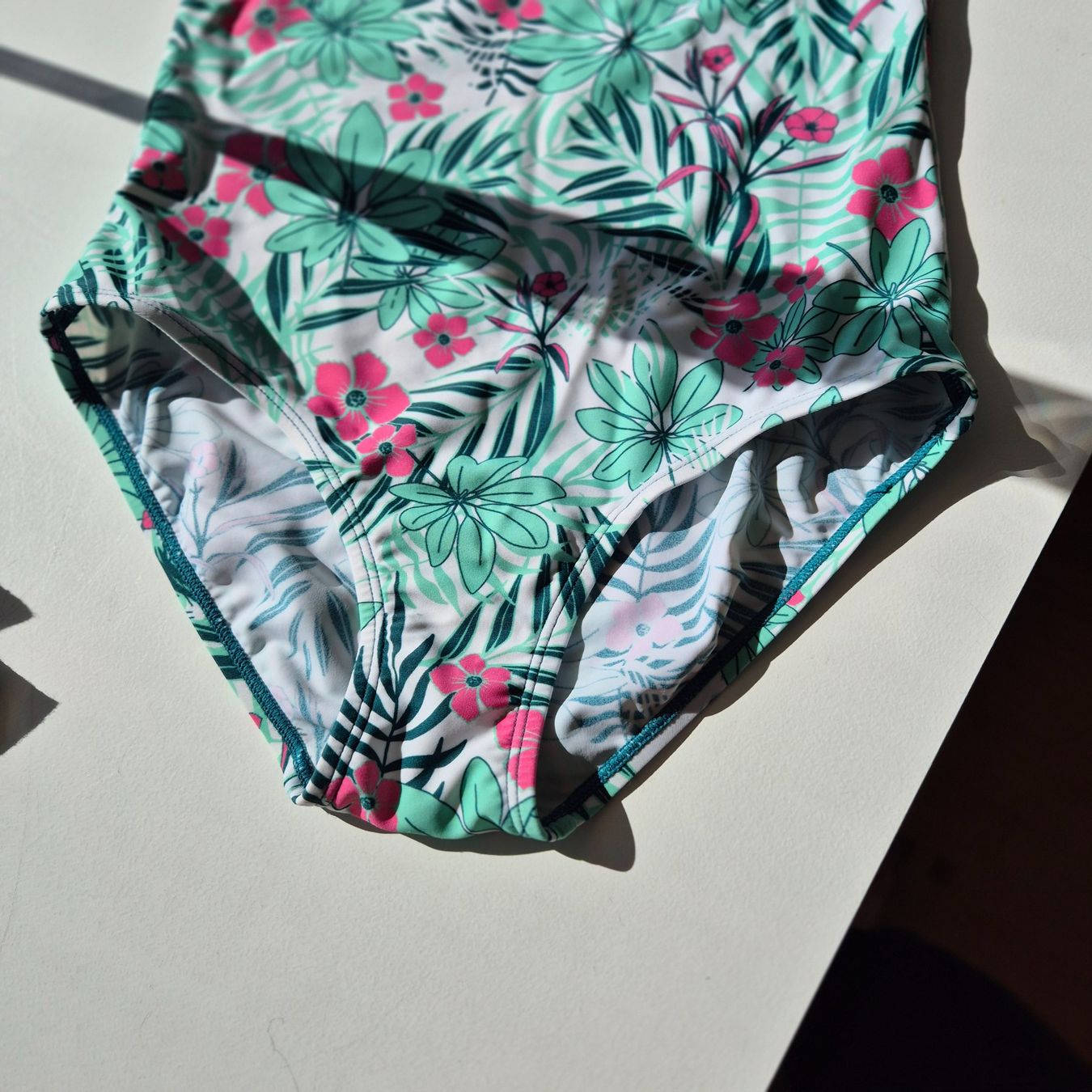 Costumi da bagno & Bikini: Mädchen Badeanzug mit Blumenmuster, Gr. 152/158 – Nuovo (secondo la descrizione) da Laupen BE venduto da red_m767 3