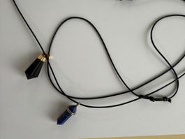 Schwarzer und blauer Edelstein Ketten, neuwertig