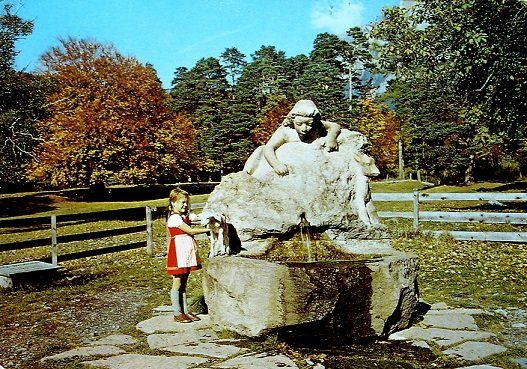 Cartoline postali: MAIENFELD Heidibrunnen – Usato da Jona venduto da philajona