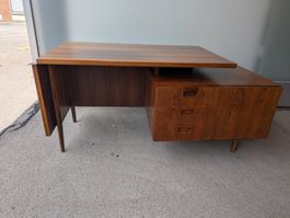 Grosser Mid Century Swiss Form Schreibtisch