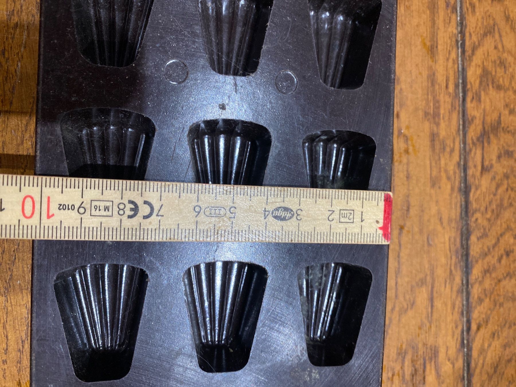 Teglie da forno: Moule chocolat praliné Bakélite schokoladenform – Usato da Lajoux JU venduto da Briard0 1