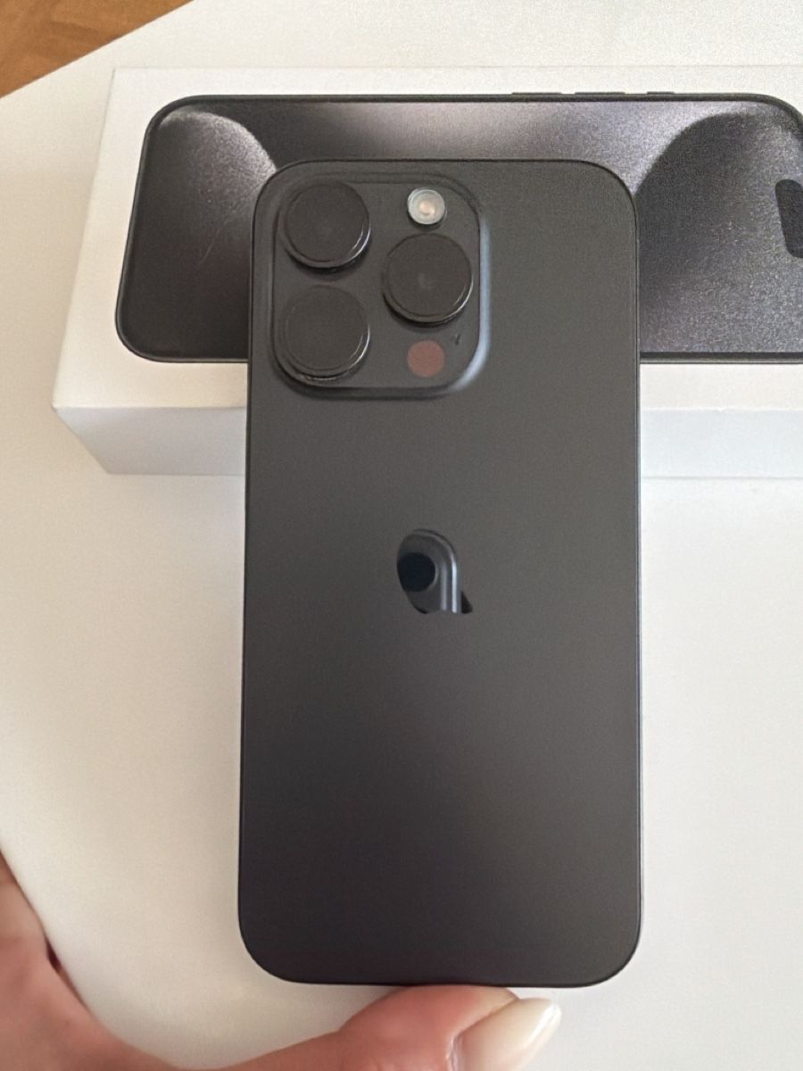 Apple Telefoni cellulari / Smartphones: iPhone 15 pro black 128GB – Usato da Fribourg venduto da Ginie1 2
