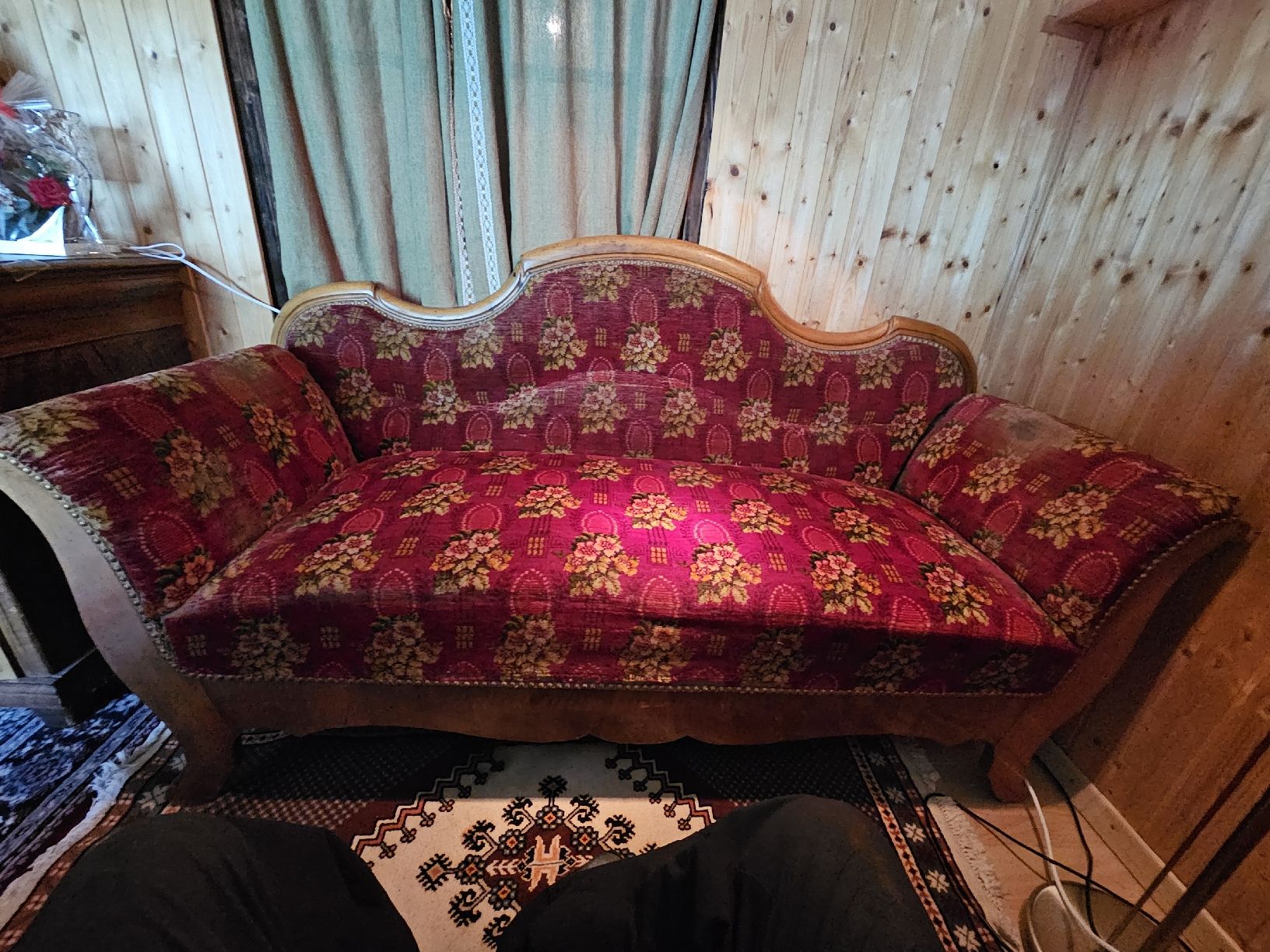 Sofas: Antikes Sofa  – Defekt aus Neu St. Johann von Gaga-2019 1