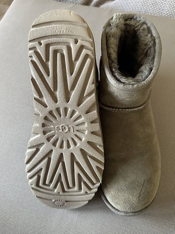 Scarpe da donna: UGG Boots Mini Gr.39 wie neu – Usato da Stäfa venduto da DearDarling 3