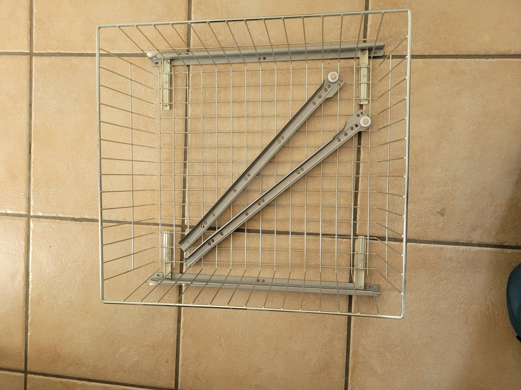Garderobe: Paniers de garde-robe réglables pour meuble – Gebraucht aus Bionnens von Meg011 4