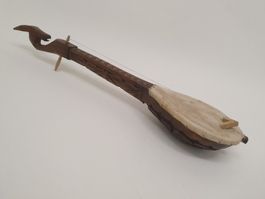 Traditionelles Streichinstrument, Zupfinstrument GUSLE/GUSLA