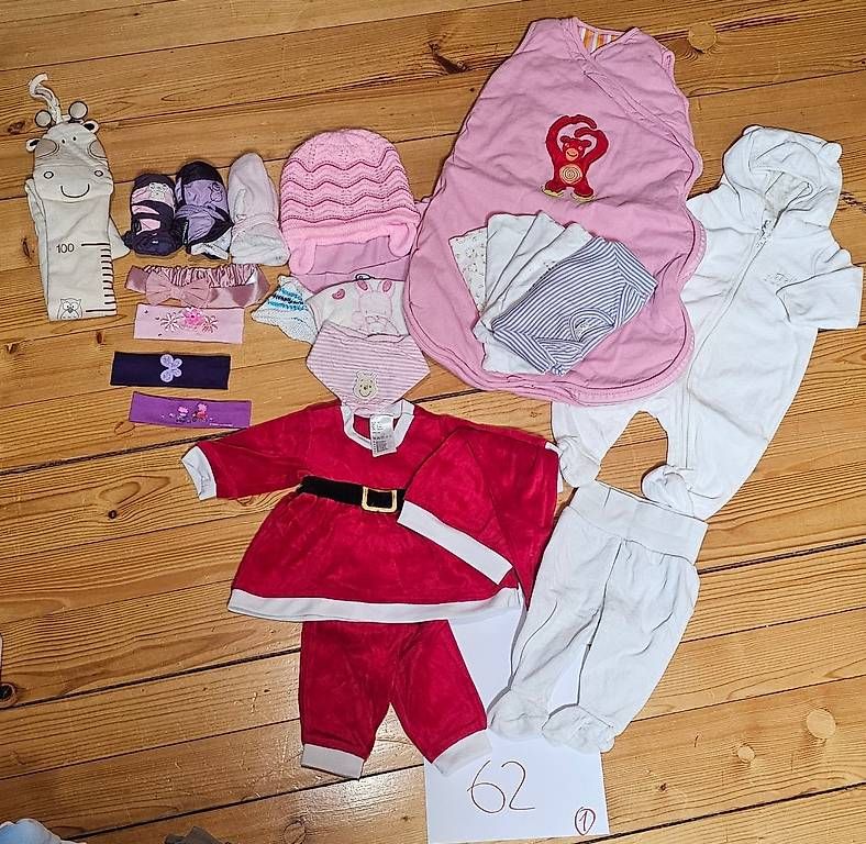 Lotti & Set di vestiti: Kleiderpaket Grösse 62 Mädchen – Usato da Grosswangen venduto da Glod