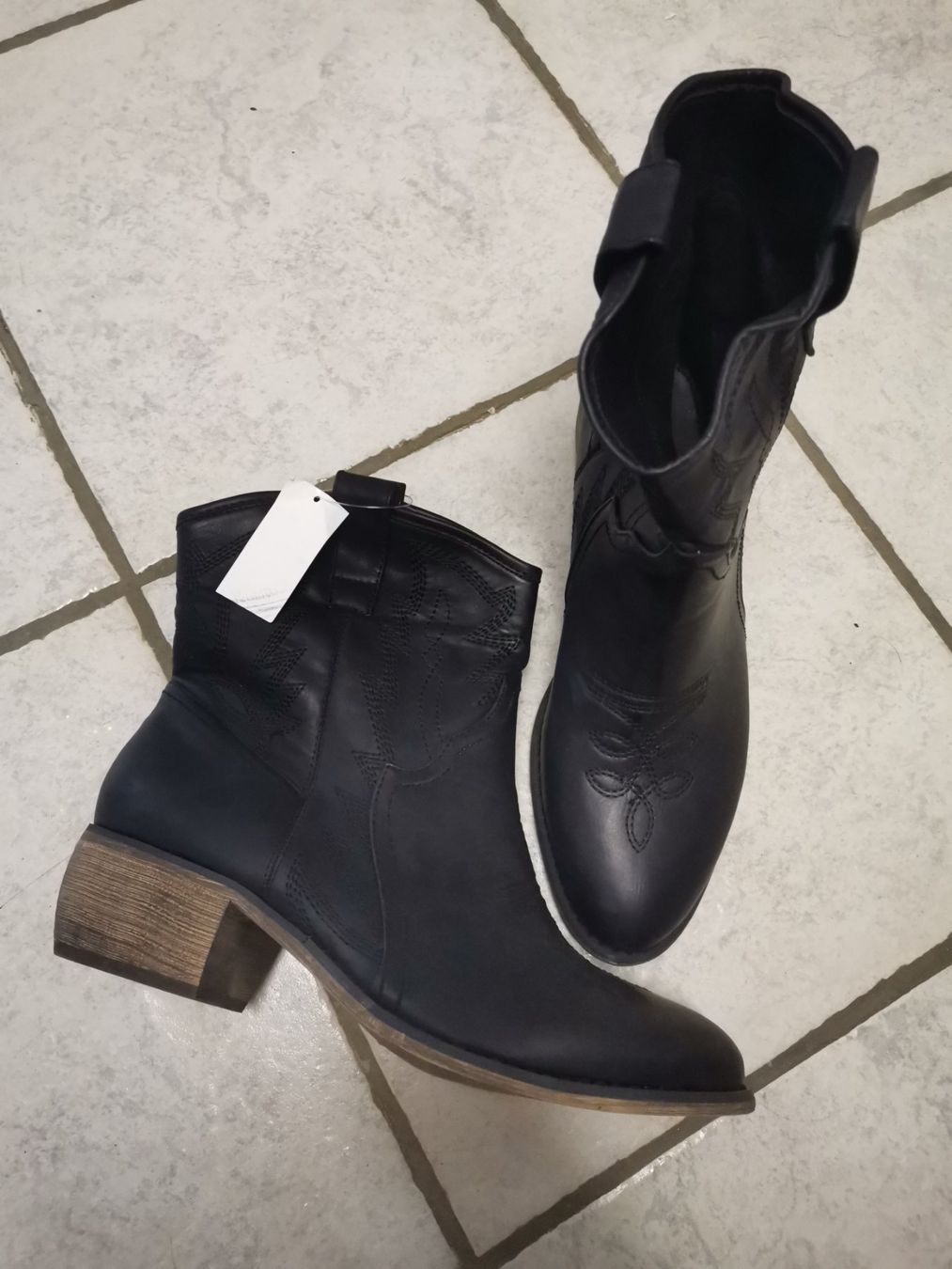 Damenschuhe: Stiefel Gr. 40 – Neu (gemäss Beschreibung) aus Therwil von JeannysTrendStyle