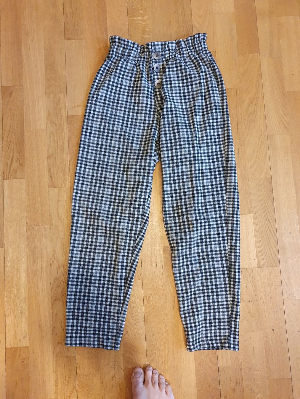 Pantaloni: Damenhose Bebe Plus grösse S – Usato da Zürich venduto da loosebone