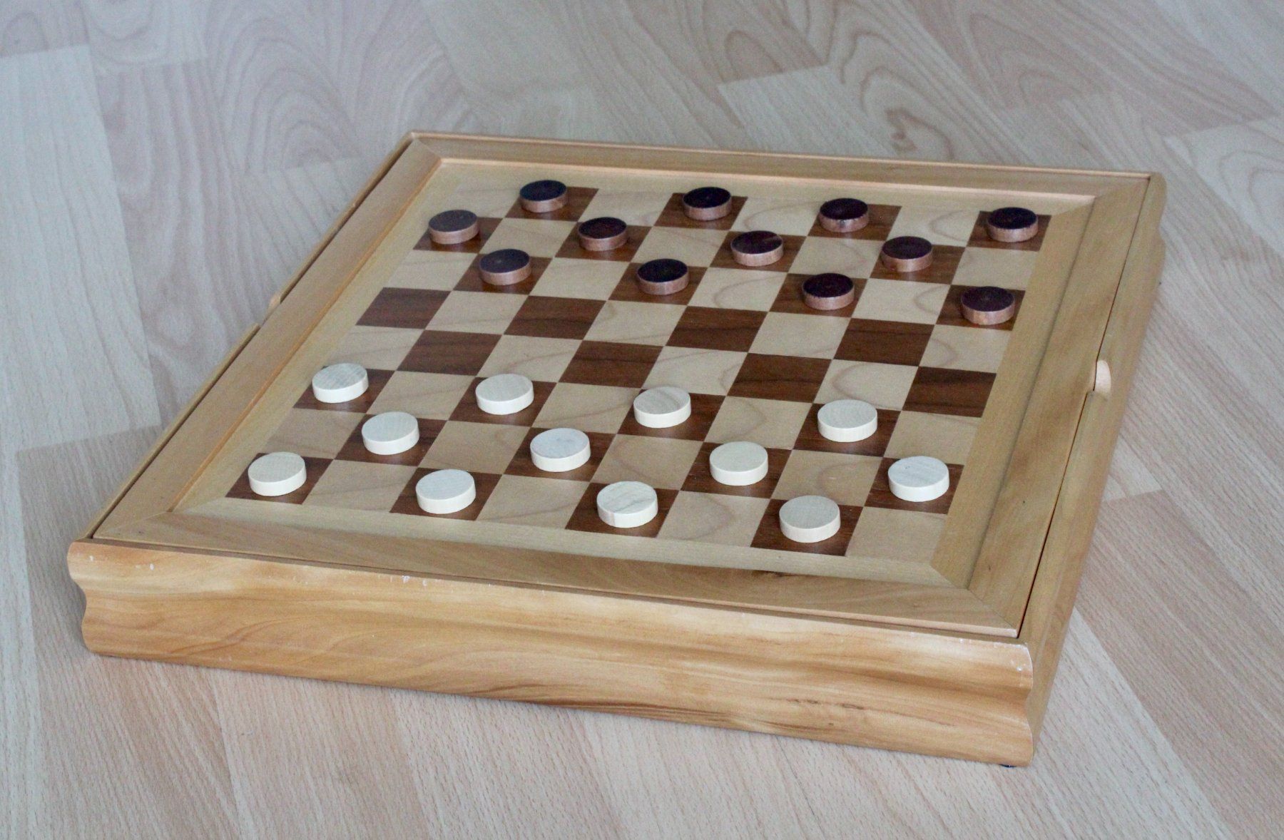Spiele: Schach, Dame, Backgammon in Holzkiste – Gebraucht aus Münchenstein von brigser 2