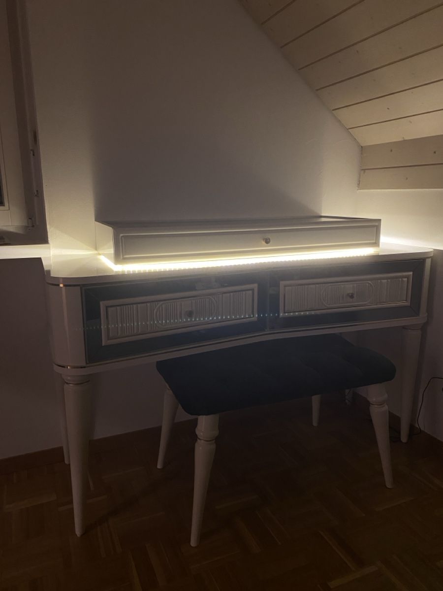 Tavoli da trucco: Eleganter Schminktisch mit Hocker – Usato da Winterthur venduto da mar_h9p2 4
