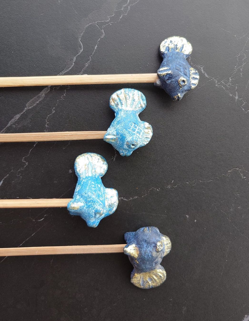 Tutte le decorazioni: 4 lustige Cocktail, Swizzle oder Deko FischStäbchen – Usato da Neuhausen venduto da MonoCeros 2