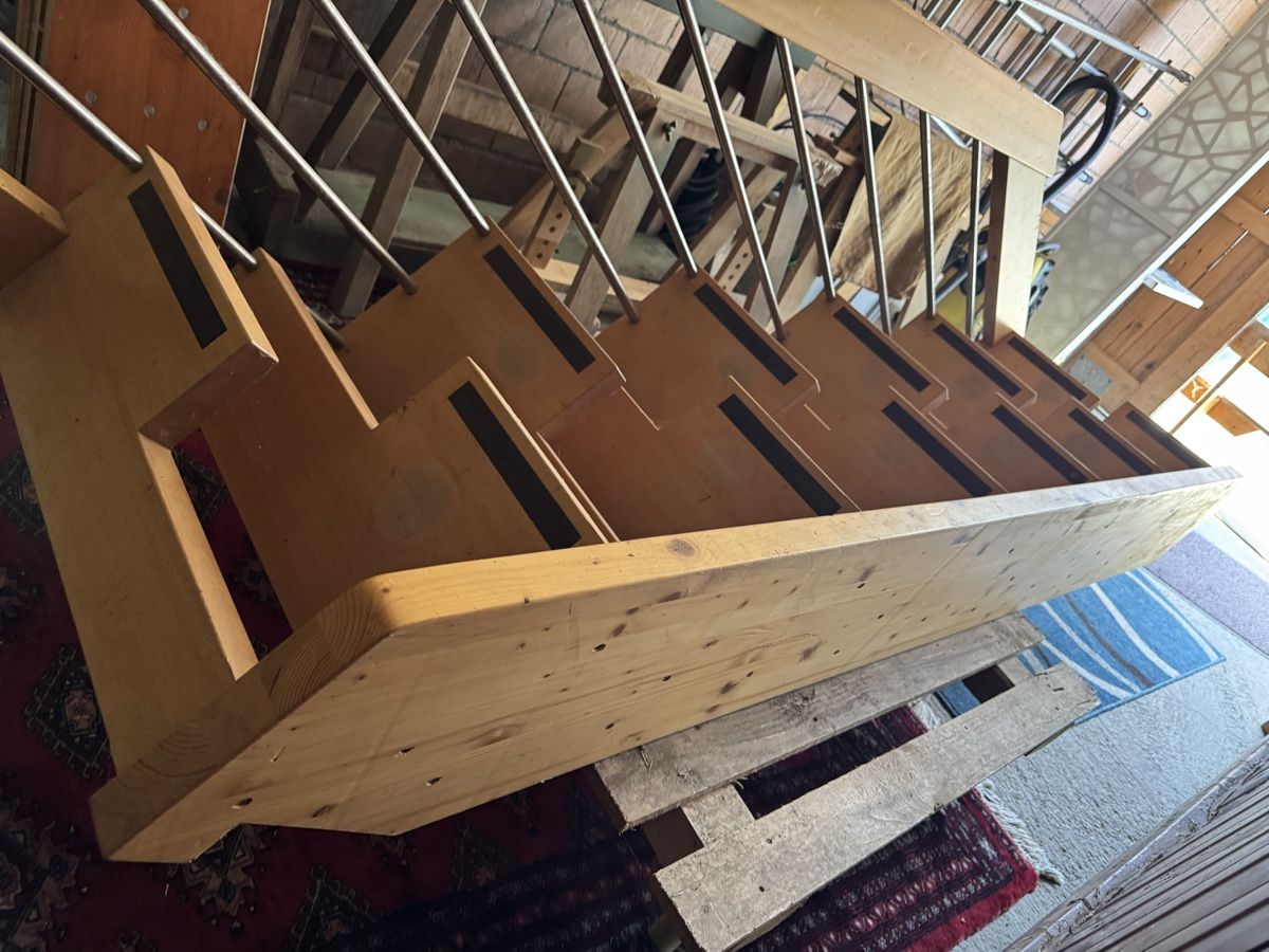 Escaliers: Treppe mit wechseltritt – D'occasion à Emmenmatt par gipfelkreuz 3