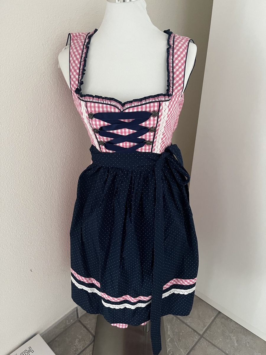 Costumi: Dirndl Damen Grösse 34 mit Bluse – Usato da Urdorf venduto da worldaround