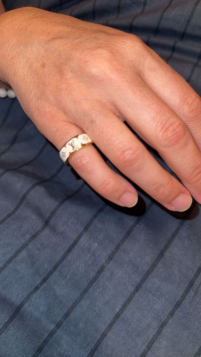 Bagues: Ring von LV – Neuf avec emballage d'origine à Gerlafingen par R8ts