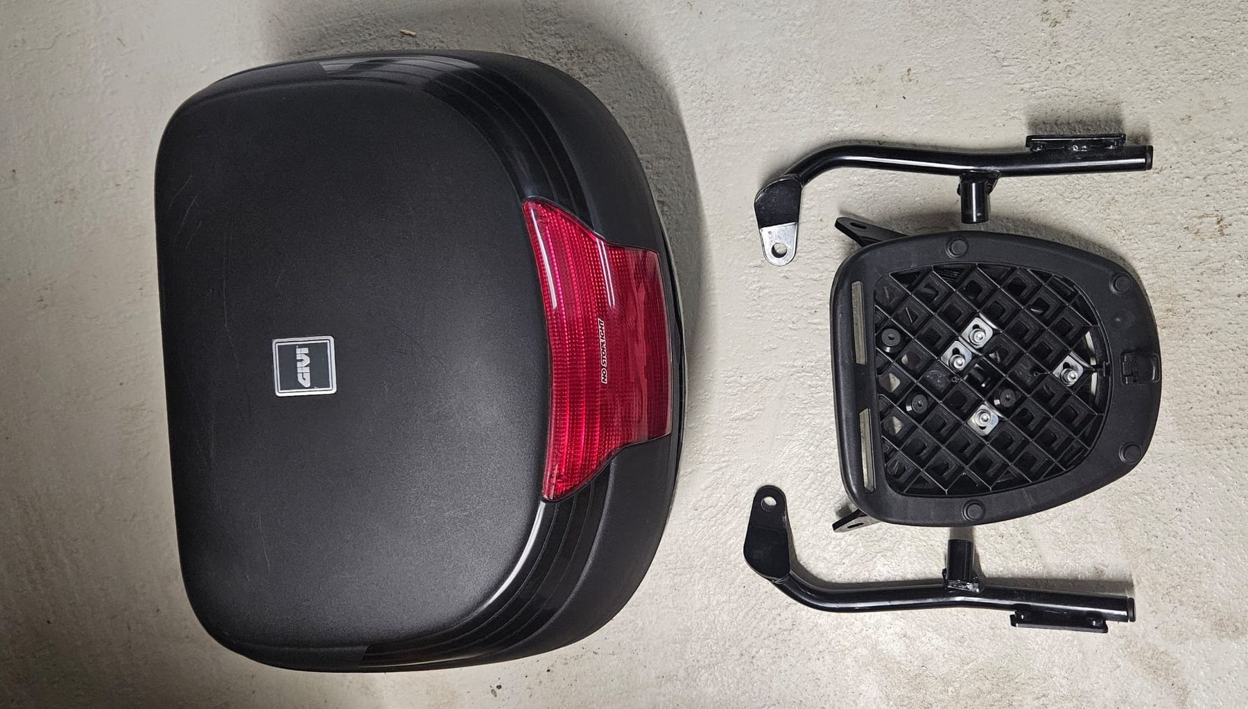 Reisekoffer: Gepäckbox  – Gebraucht aus Aedermannsdorf von Unelly 1