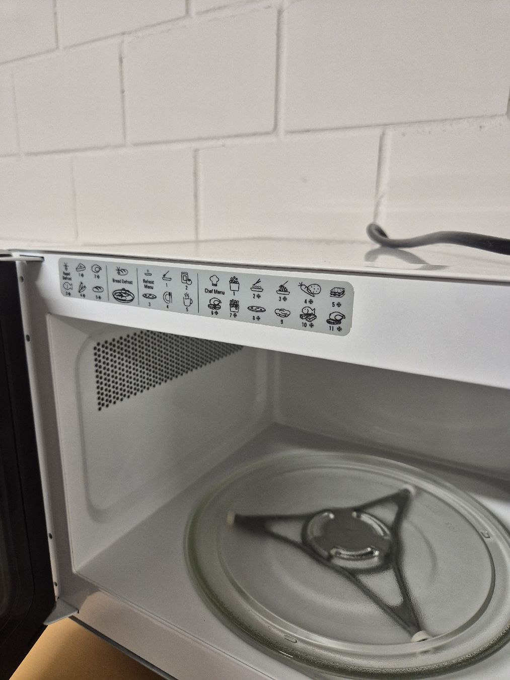 Elettrodomestici da cucina: Mikrowelle Chefplus – Usato da Nottwil venduto da pfl_65bg 2